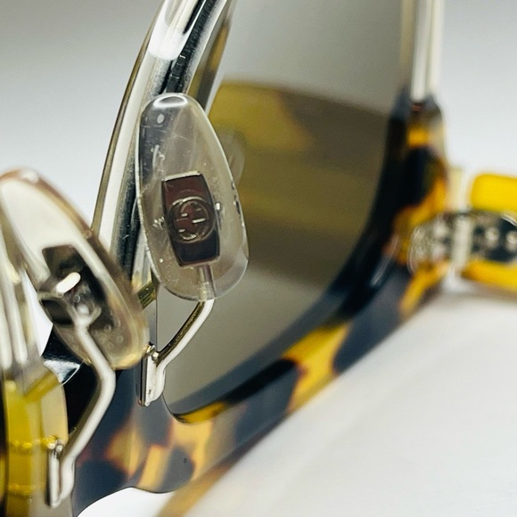 Gucci tortoiseshell sunglasses with silver hardware and brown gradient lenses. - Picture 7 of 8
